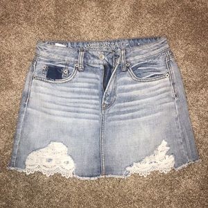 AE 🦅 LIGHT WASH DENIM SKIRT • LACE DETAIL